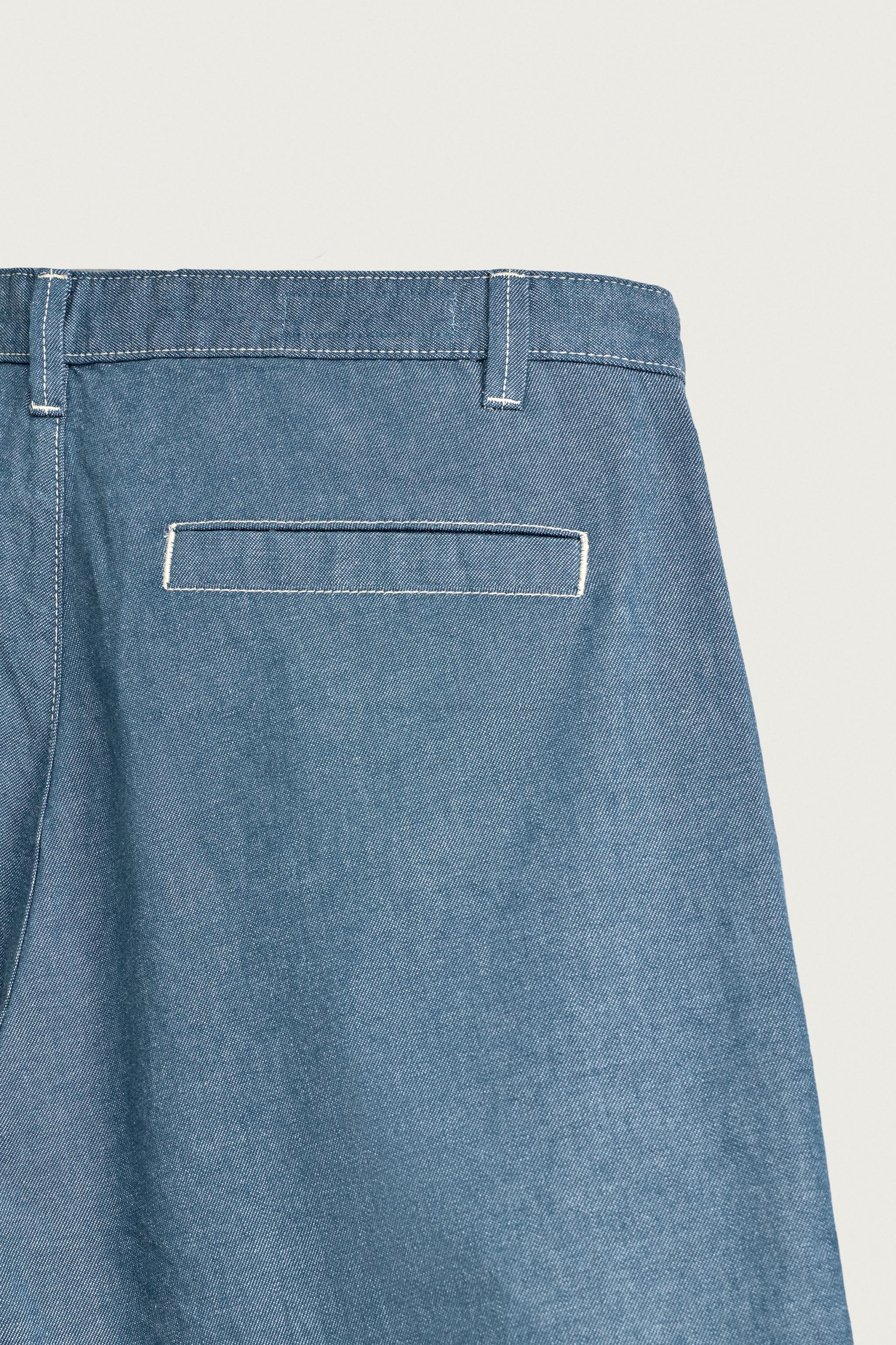 PLEATED LIGHTWEIGHT DENIM SHORTS